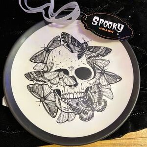Spooky Hollow Skull Plates